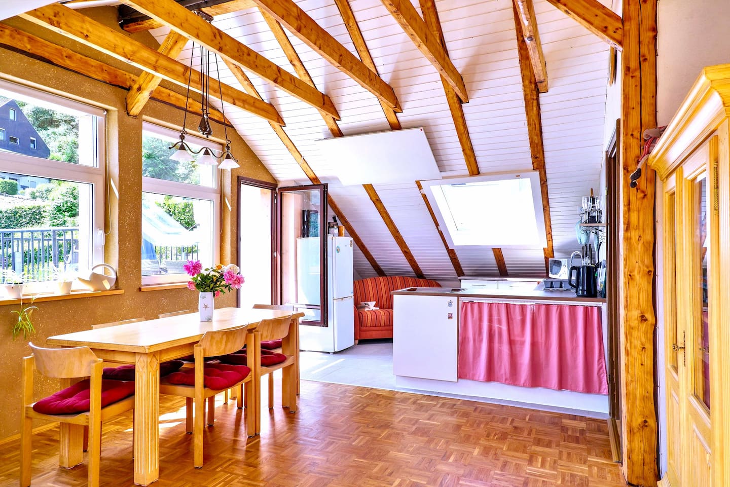 Offene Küche mit direktem Zugang zur Terrasse