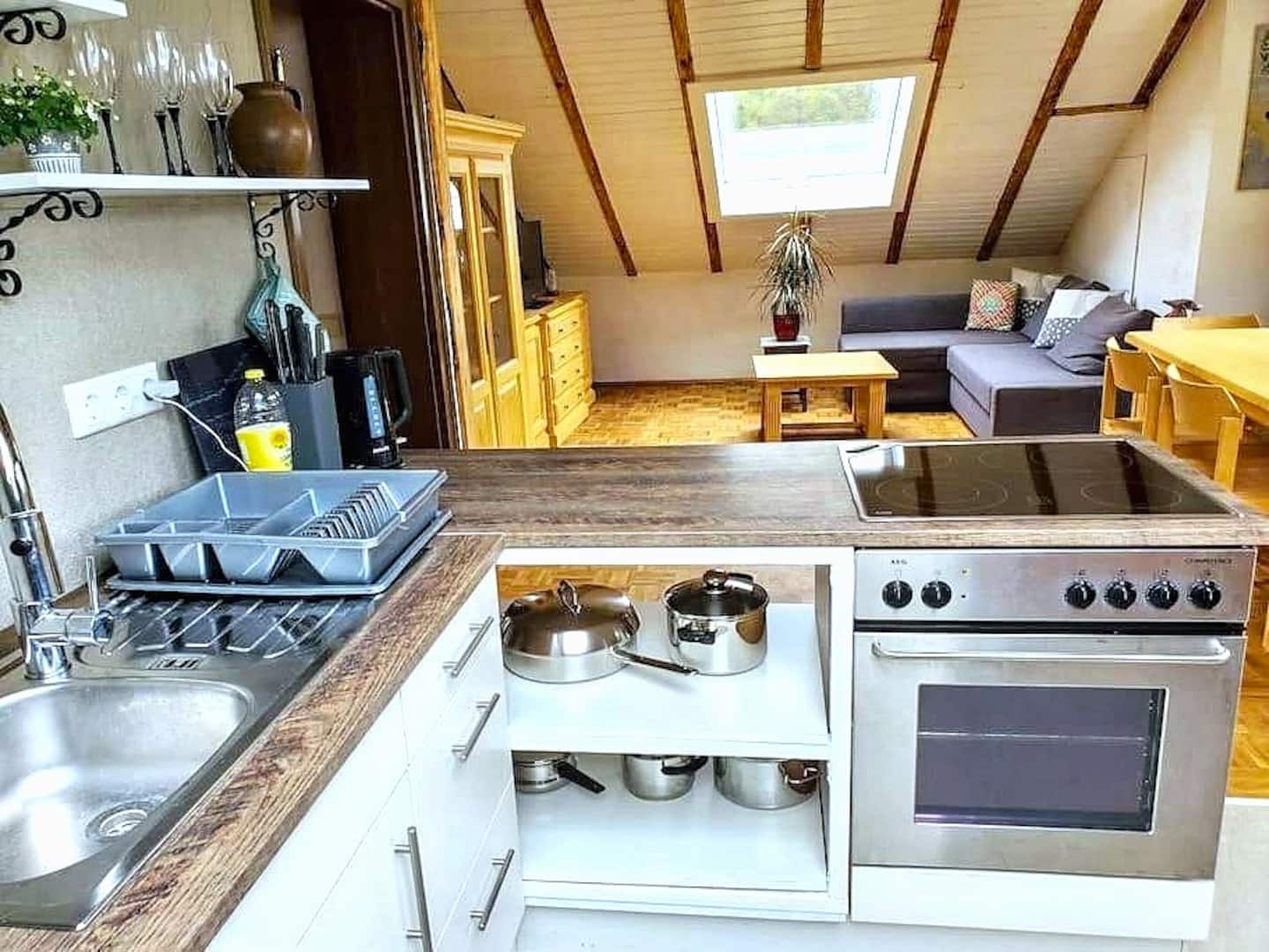 Wohnzimmer mit Sofa